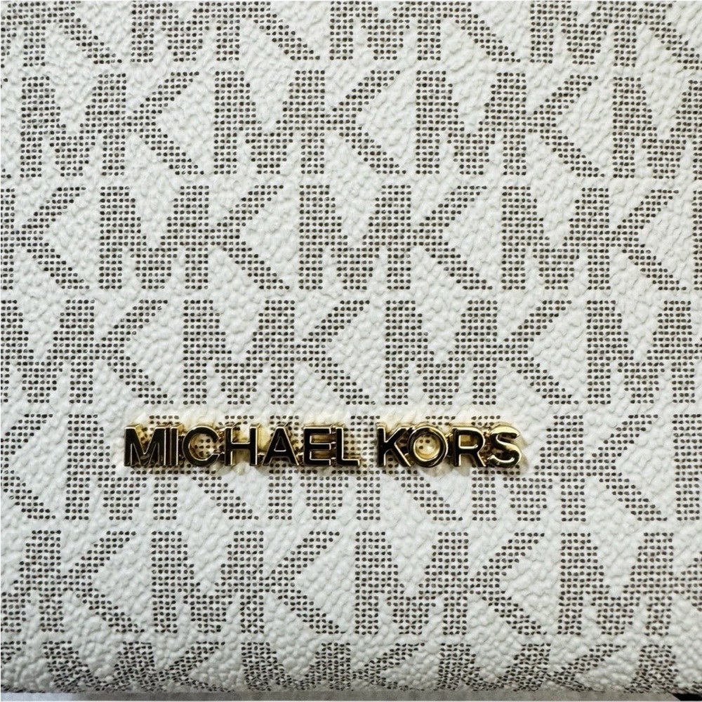 Michael Kors Mercer Pink and Cream‎ Crossbody Bag - Picture 5 of 11